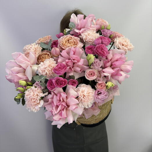 Композиция с ажурной и кустовой розой, диантусами, эустомой, эвкалиптом 🌸🌸🌸