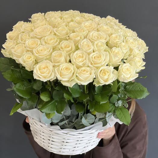 Корзина с розами 75шт