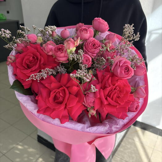 Яркий букет из роз