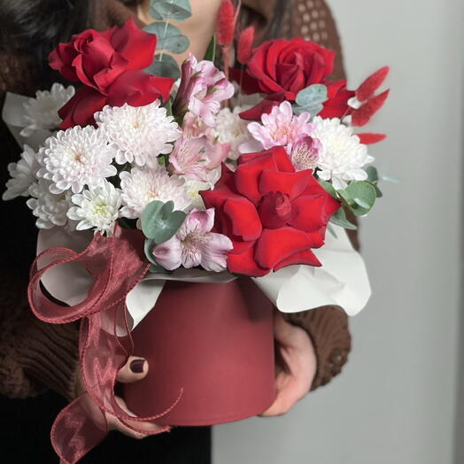 Цветочный бокс из французских роз хризантем и альстромерии
 ♥️