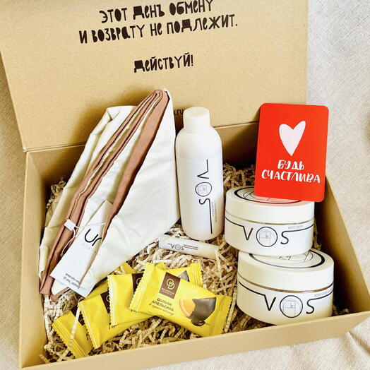 «Тебе идёт счастье» подарочный набор для девушки с косынкой, ароматной косметикой и шоколадом