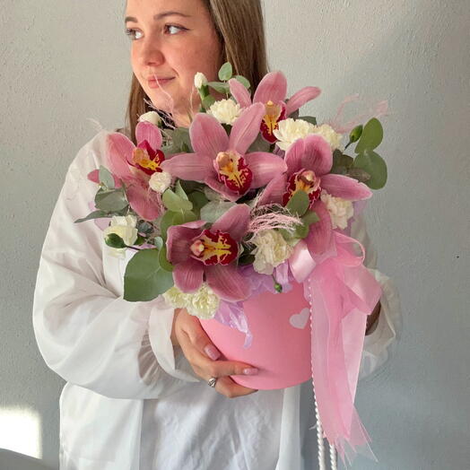 Орхидеи , диантусы , эвкалипт