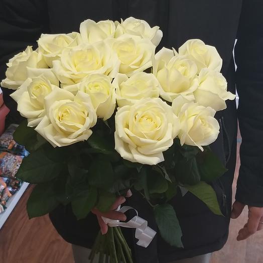 (C) Bouquet of 15 white roses