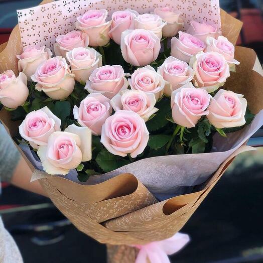 Ramo de rosas delicadas