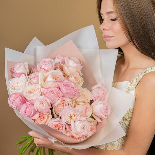Эксклюзивный букет из пионовидных розовых роз Comizi Di Amore