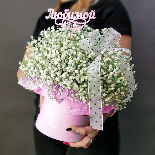 Composition of a white gypsophila in a hatbox