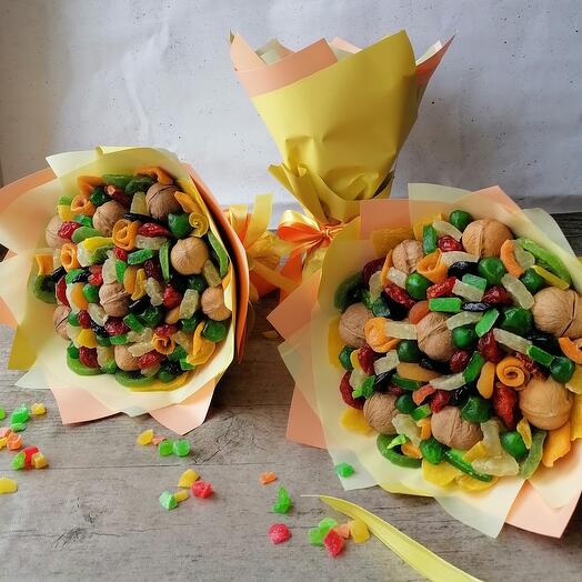 Микс орешков и сухофруктов