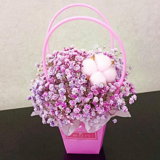 🌸 Композиция из розовой гипсофилы в сумочке