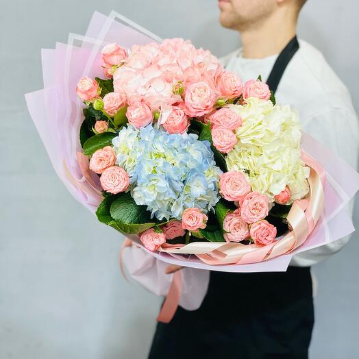 Rosas peonías. Hortensia. Ramo de autor