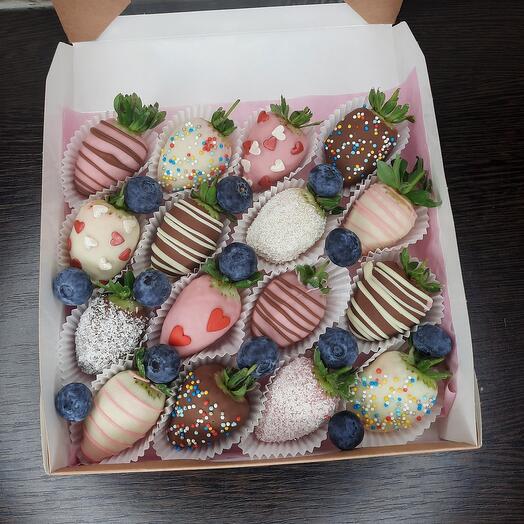 Коробочка клубника в шоколаде