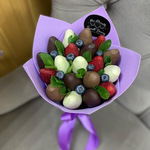Сладкий букет из клубники в бельгийском шоколаде Callebaut