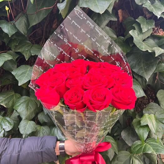 15 scarlet roses