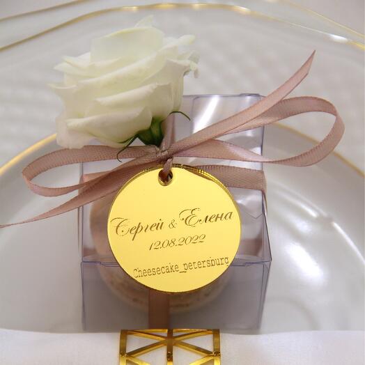 Wedding compliments macarons