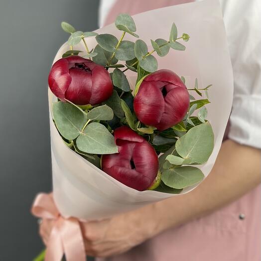 Bouquet of red Peonies with Eucalyptus (3 pieces)