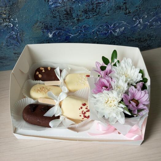 Набор мини-пирожных Эскимо с букетиком в подарок