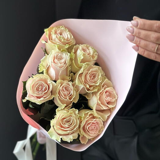 The most beautiful monobucket of 9 Ecuadorian roses
