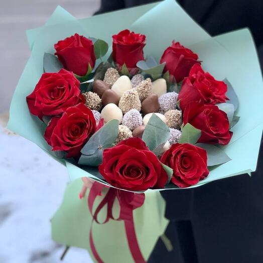 Клубника в шоколаде с розами и эвкалиптом
