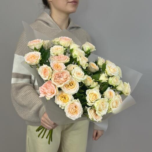 Bouquet of delicate bush roses