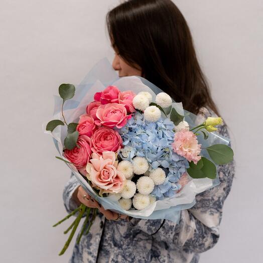 Bouquet Blue Hortensia Eustoma y rosa arbusto