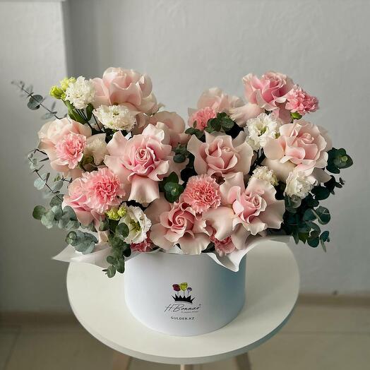 Роскошная композиция с розами