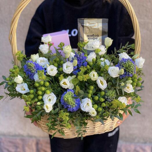 Cesta De Regalos Florales