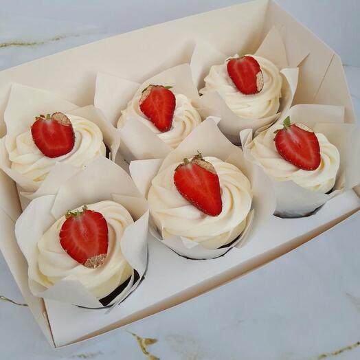 Капкейки (6 шт) ассорти- клубничные и малиновые
