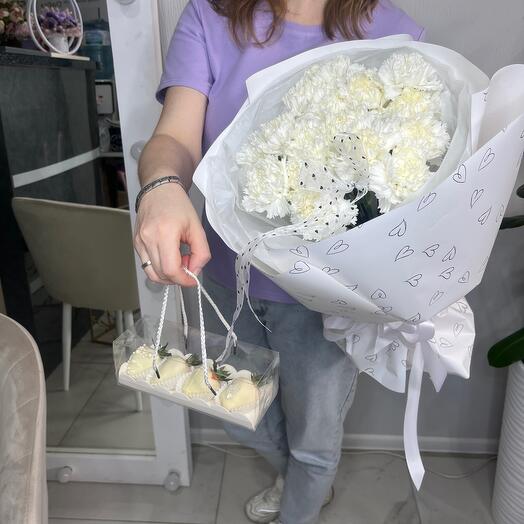 Комбо Белый букет из Диантусов и клубники в Шоколаде