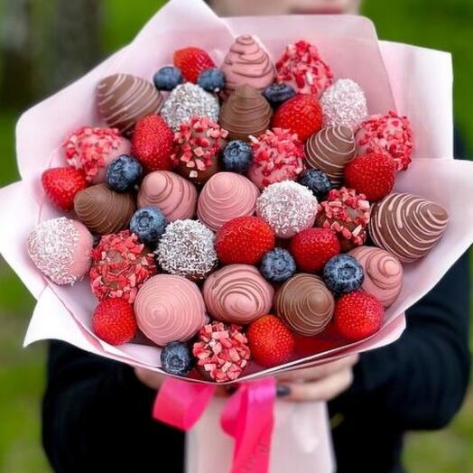 Strawberry bouquet " Warm moments "