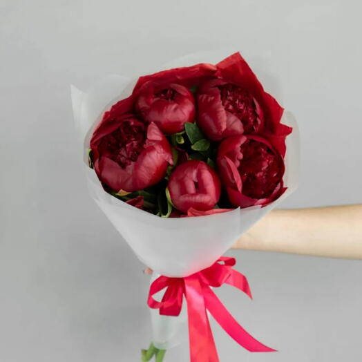 Bouquet of 5 red peonies