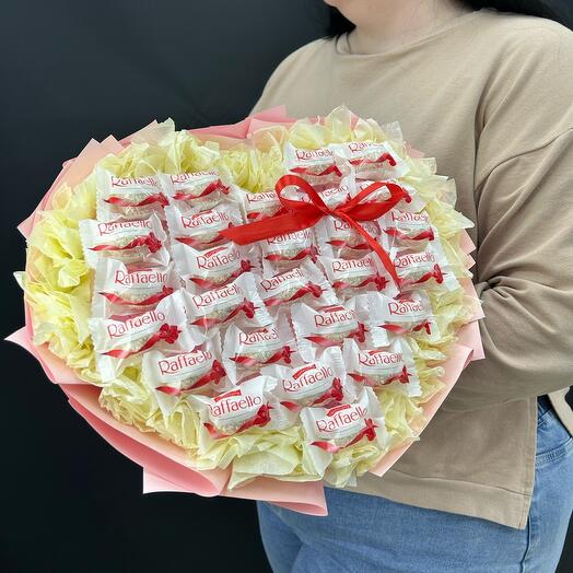 Букет миндальных конфет с сливочным кремом (raffaello)