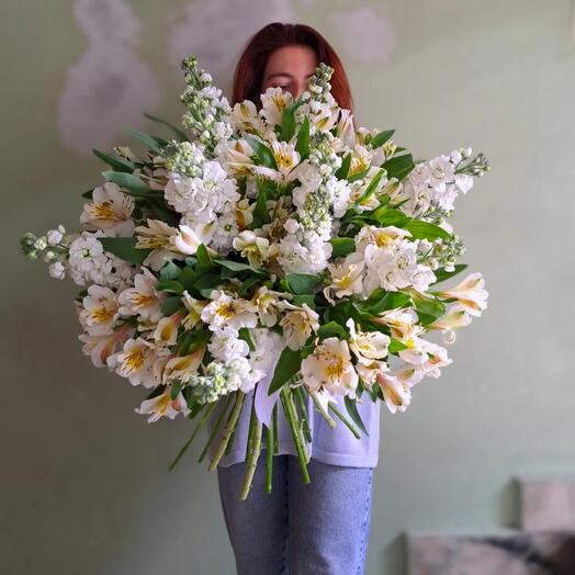 Маттиола и альстромерия