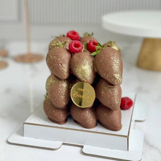 Куб из клубники