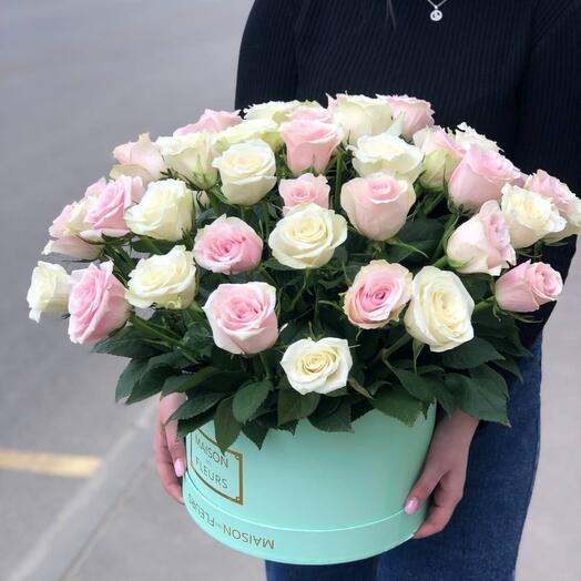Цветы в коробке розы