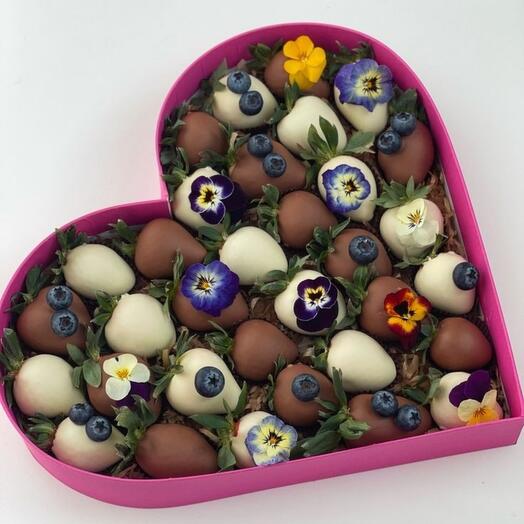 Клубника в шоколаде ️🫰для нее