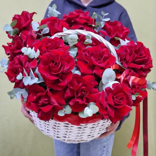 Корзина с цветами 64