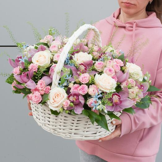 Корзина с цветами Нежная палитра