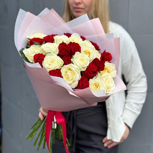Красно белые розы