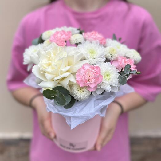 Цветы в коробке с хризантемой и французской розой 🌸