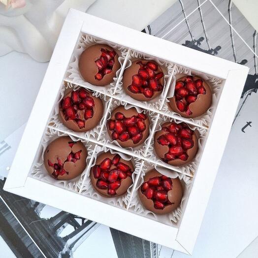 Гранат в шоколаде 9 конфет в молочном шоколаде