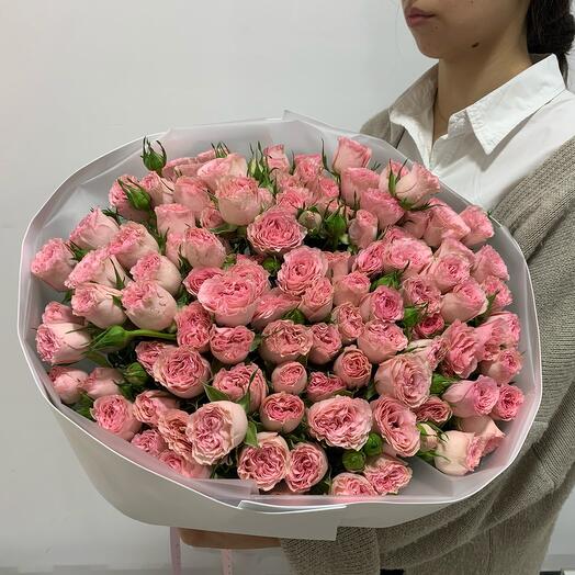Розовые кустовые розы