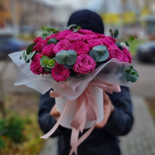Bushy peony-shaped roses in a hatbox