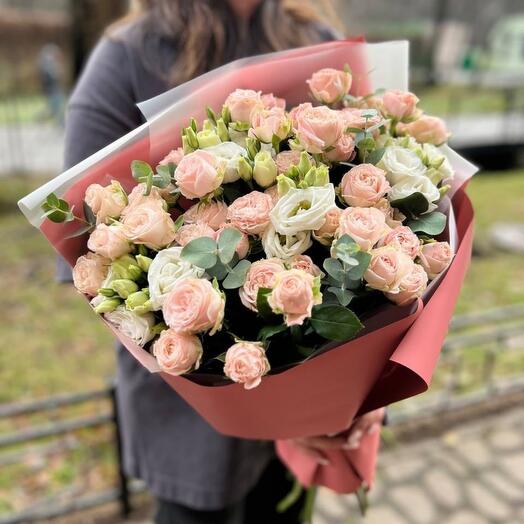 Букет из кустовых роз