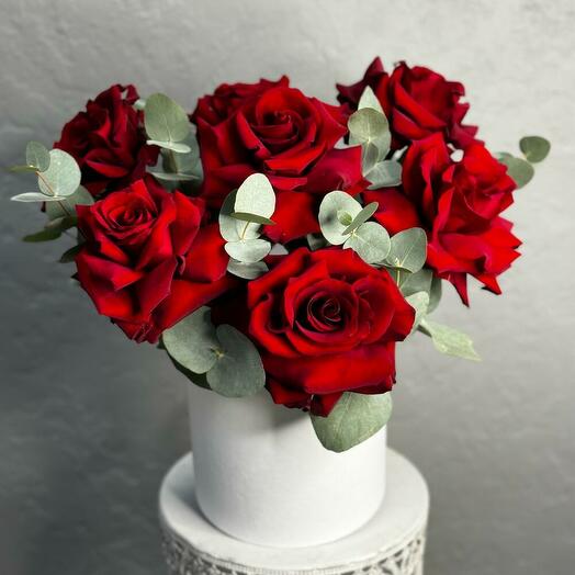 Цветы в шляпной коробке