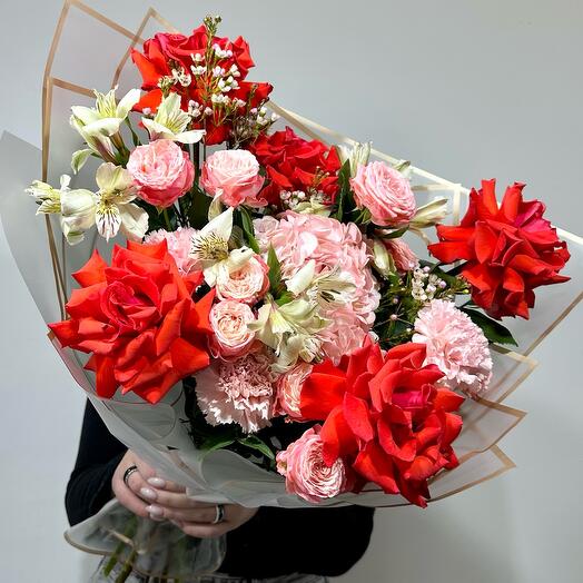 Букет любимой красные французские розы гортензия пион розы «Amor»🌹