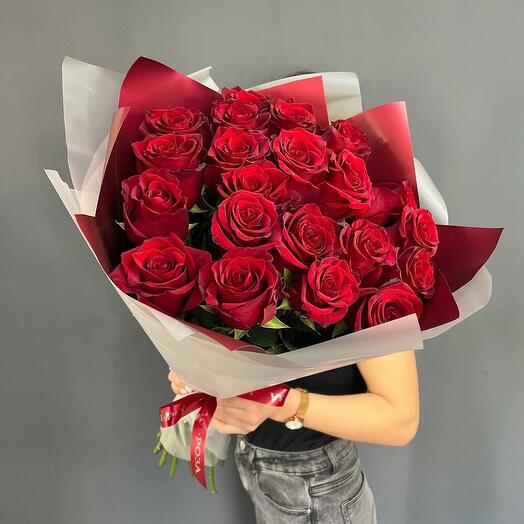 Классический букет из 21 красной розы «Милая Моя» (размер М)