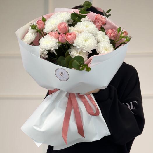 Хризантемы и кустовые розы