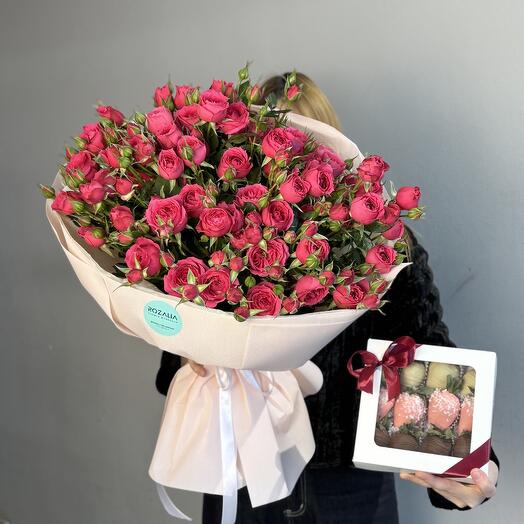 Яркий поцелуй + клубника в шоколаде