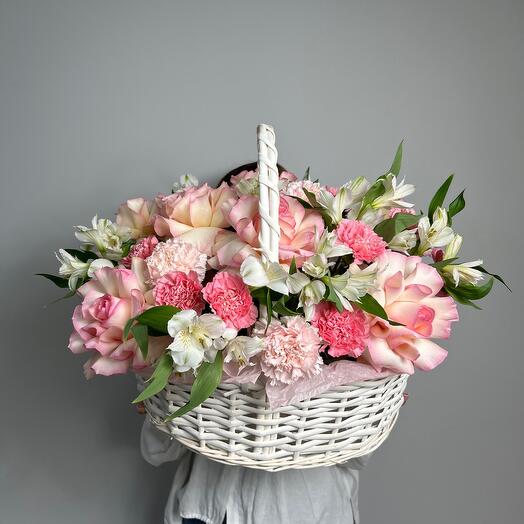 Весна 🌸 с альстромериями, розами и диантусами