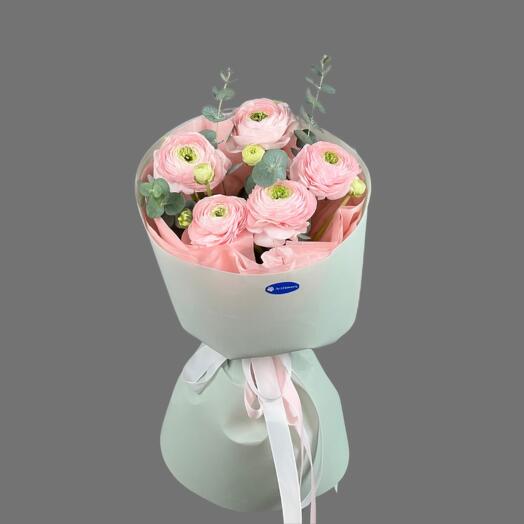 Букет 5 ранункулюсов