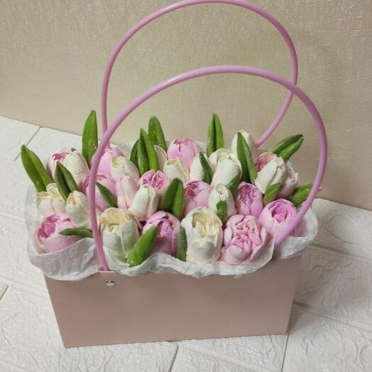 Сумочка с зефирными тюльпанами